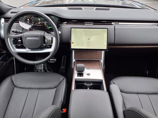 2025 Land Rover Range Rover P550e SE