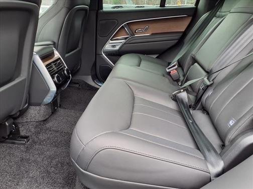 2025 Land Rover Range Rover P550e SE
