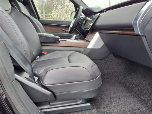 2025 Land Rover Range Rover P550e SE