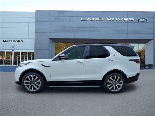 Fuji White 2026 Land Rover Discovery Dynamic SE