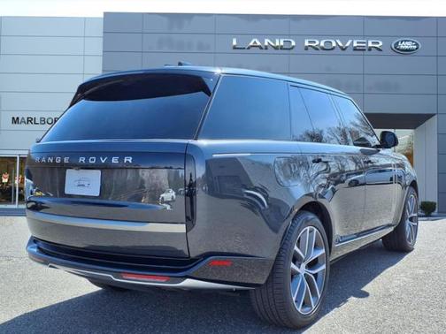 2025 Land Rover Range Rover SE