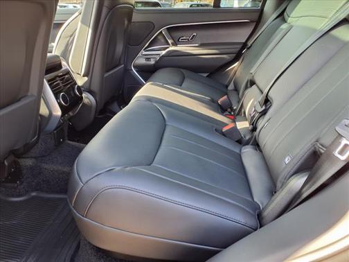 2025 Land Rover Range Rover P550e SE