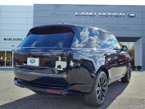 2025 Land Rover Range Rover P550e SE