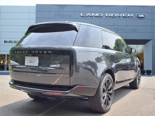 2025 Land Rover Range Rover SE LWB