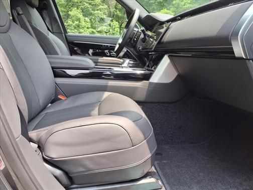 2025 Land Rover Range Rover SE LWB
