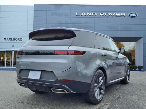 2025 Land Rover Range Rover Sport SE