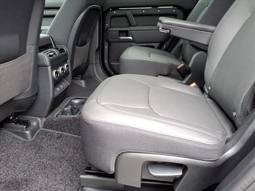 2025 Land Rover Defender V8