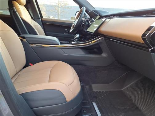 2025 Land Rover Range Rover Sport SE