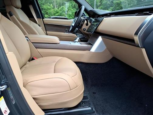Green 2026 Land Rover Range Rover P530 SE 7 Seat