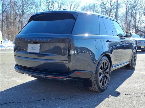 2026 Land Rover Range Rover P550e SE