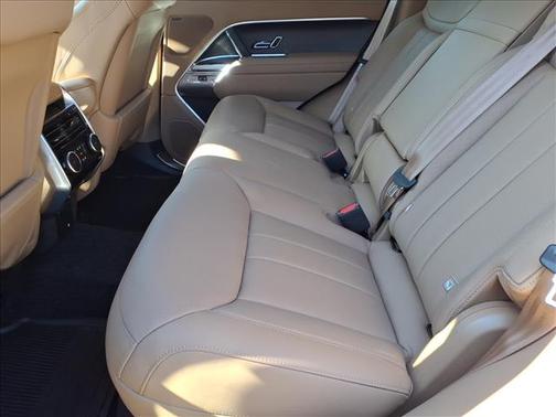 2026 Land Rover Range Rover P550e SE