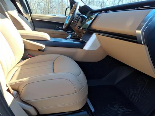 2026 Land Rover Range Rover P550e SE