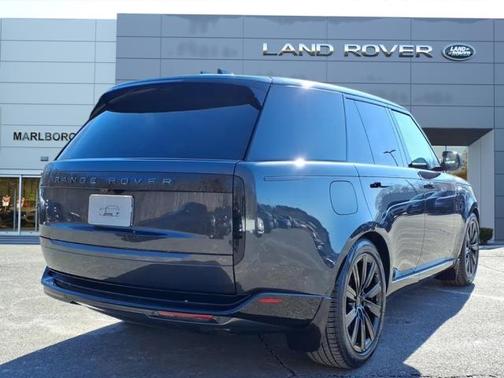 2026 Land Rover Range Rover P550e SE