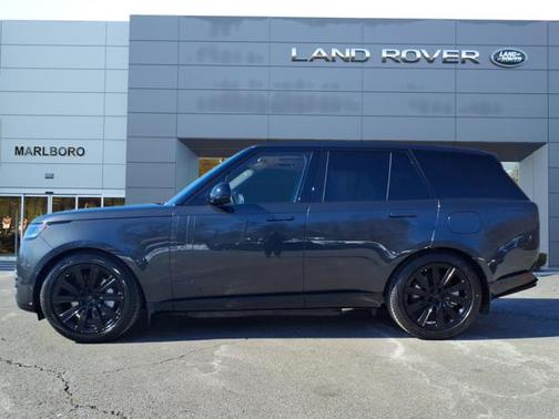 2026 Land Rover Range Rover P550e SE