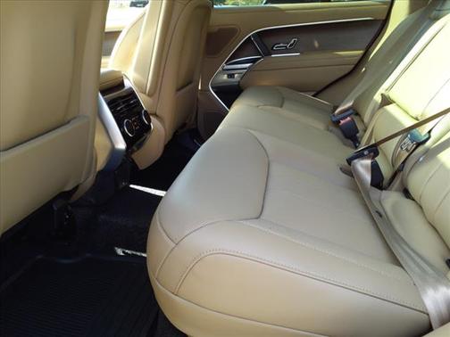 2025 Land Rover Range Rover SE