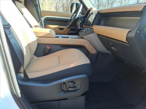 2026 Land Rover Defender 110 V8