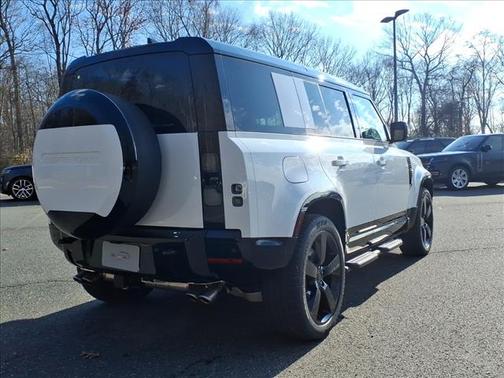 2026 Land Rover Defender 110 V8