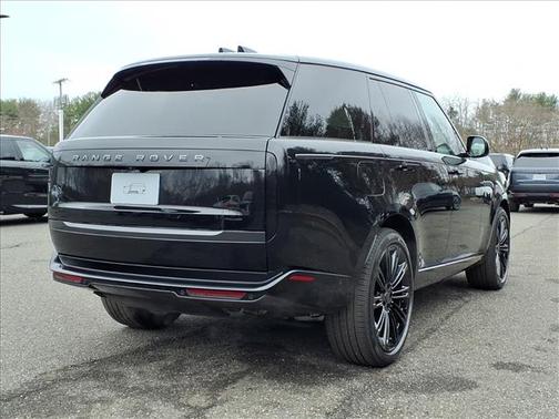 2026 Land Rover Range Rover P530 SE