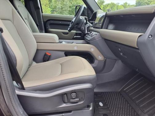 2025 Land Rover Defender 110 P300