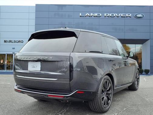 2025 Land Rover Range Rover P530 SE