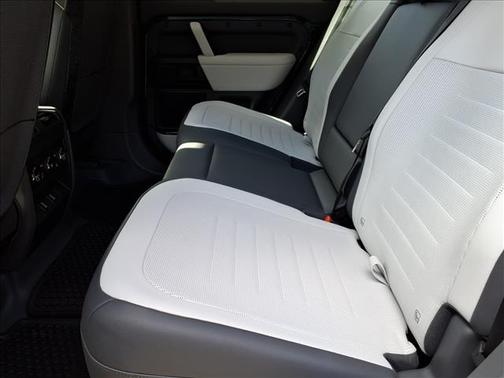 2026 Land Rover Defender 110 V8