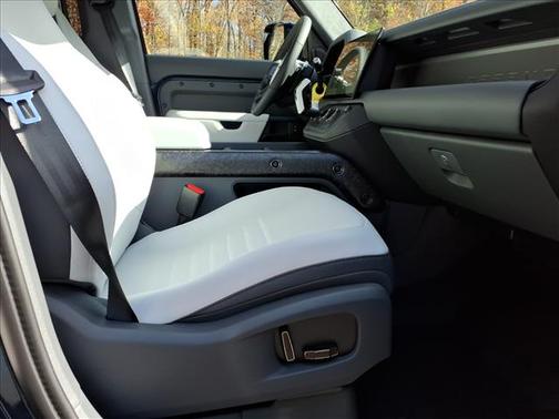 2026 Land Rover Defender 110 V8