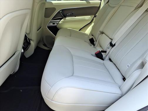 White 2026 Land Rover Range Rover P400 SE