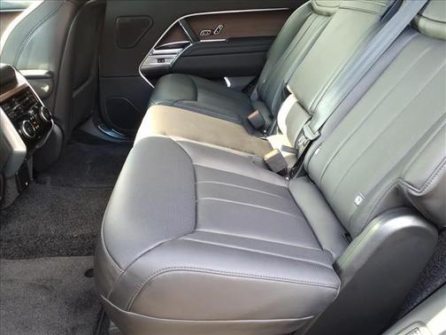 2025 Land Rover Range Rover P400 SE 7 Seat