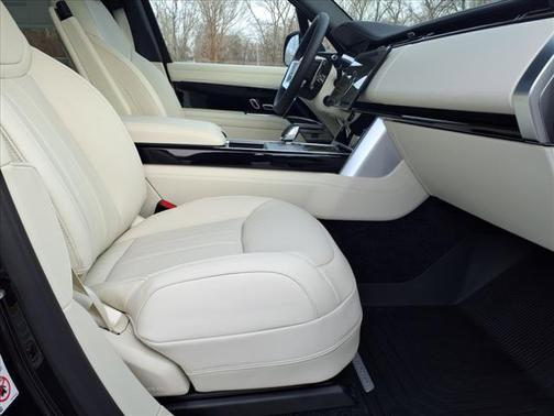 2025 Land Rover Range Rover P400 SE