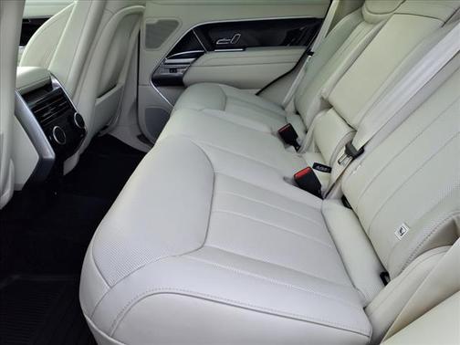 2025 Land Rover Range Rover P400 SE
