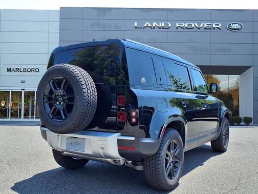 2025 Land Rover Defender 110 S