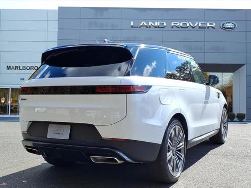 2025 Land Rover Range Rover Sport SE