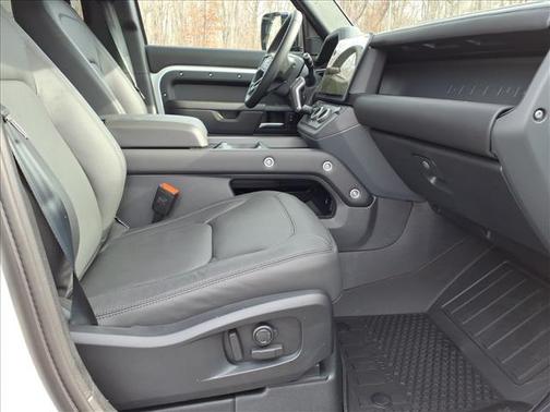 2026 Land Rover Defender P400 X-Dynamic SE