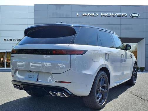 2025 Land Rover Range Rover Sport SE