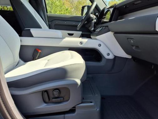 2025 Land Rover Defender 110 S