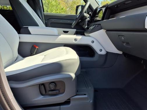 2025 Land Rover Defender 110 P300