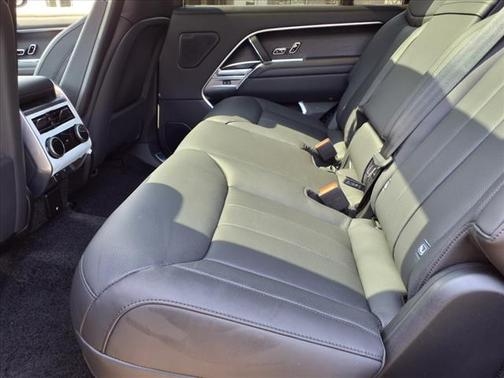 2025 Land Rover Range Rover P530 SE 7 Seat