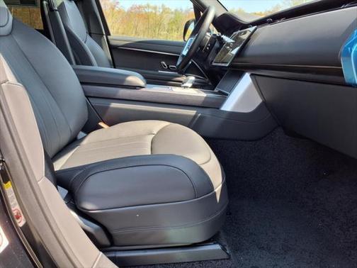 2025 Land Rover Range Rover SE LWB