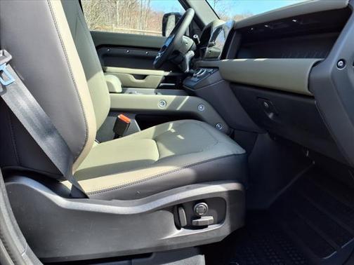 2025 Land Rover Defender 110 S