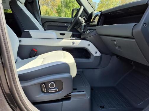 2025 Land Rover Defender 130 S