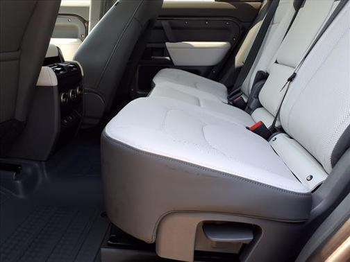2025 Land Rover Defender 130 P400 S