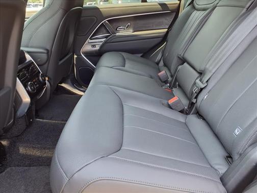 2025 Land Rover Range Rover P550e SE