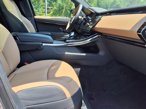 2025 Land Rover Range Rover Sport SE