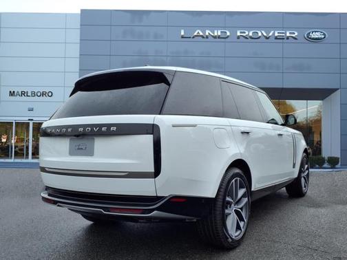 2025 Land Rover Range Rover SE LWB