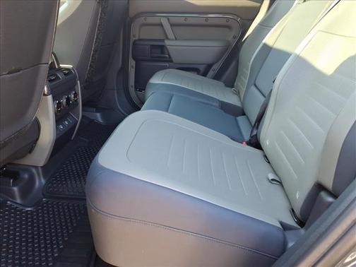 2025 Land Rover Defender 110 V8