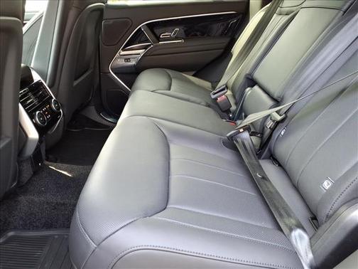 White 2026 Land Rover Range Rover P550e SE