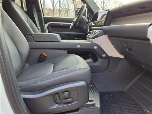 2025 Land Rover Defender 110 P300