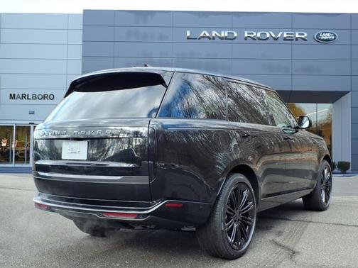 2026 Land Rover Range Rover P530 SE