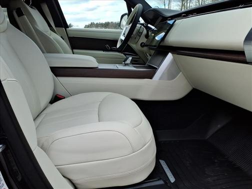 2026 Land Rover Range Rover P530 SE