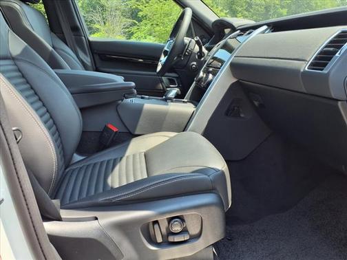 2025 Land Rover Discovery S